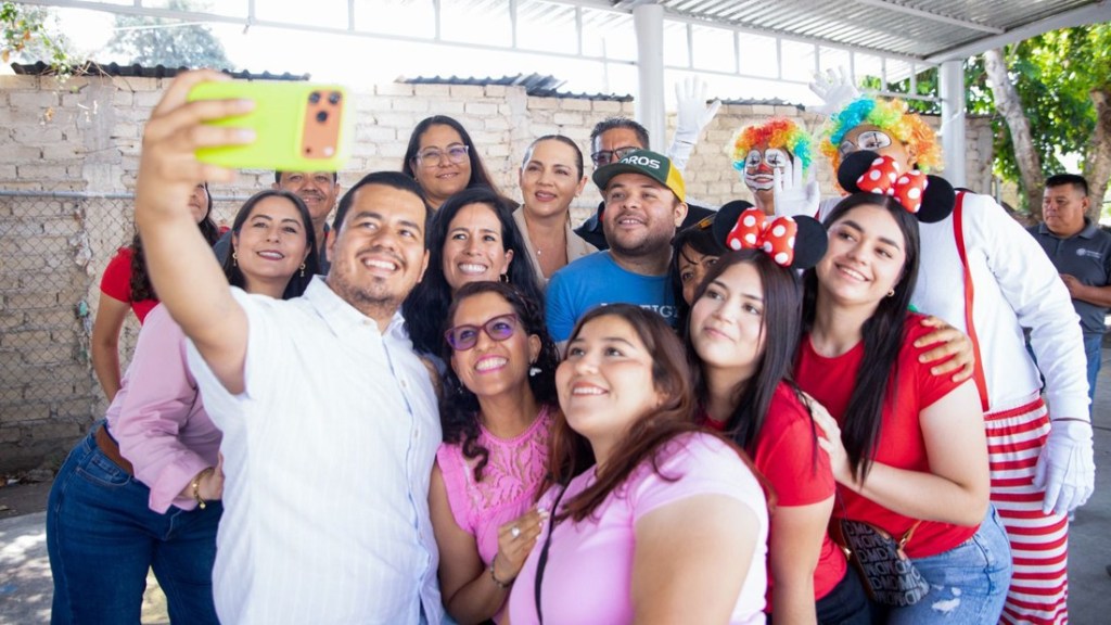 Voluntariado, egresados y Bachillerato 34 llevan juguetes a 360 niñas y niños de albergues&nbsp;cañeros