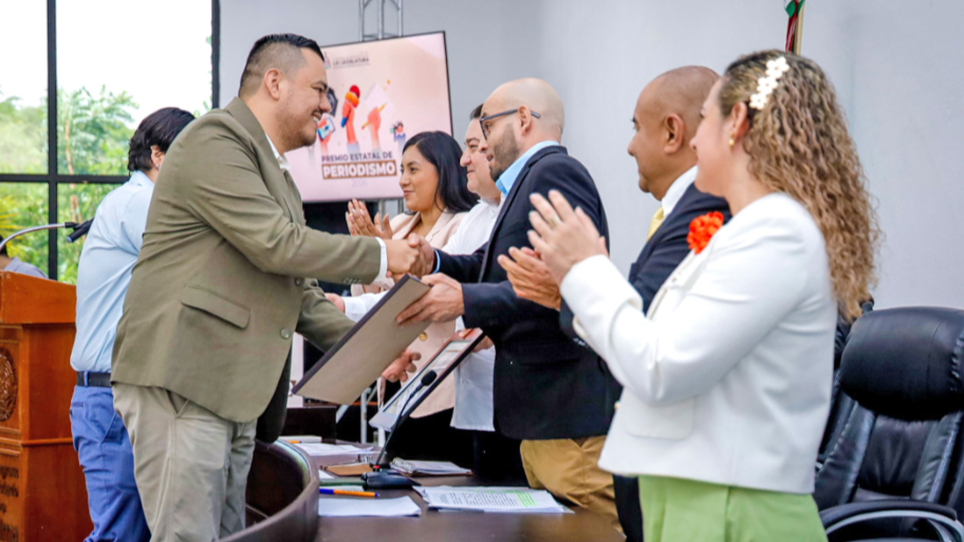 Reciben Premio Estatal de Periodismo integrante del&nbsp;CA-67